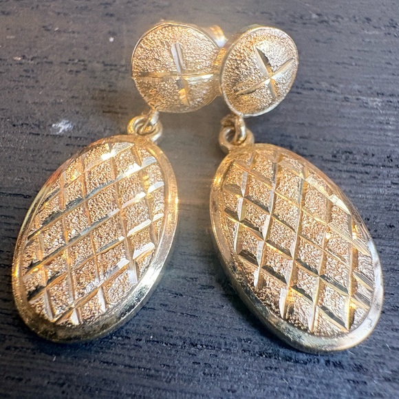 Vintage 18kt Gold Earrings - Picture 2 of 6